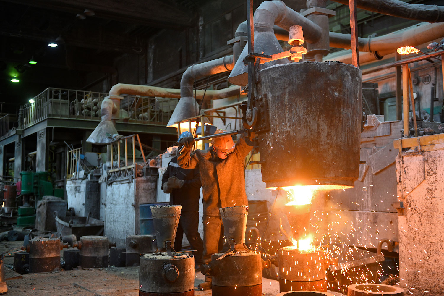 Flakes: hydrogen bombs inside steel